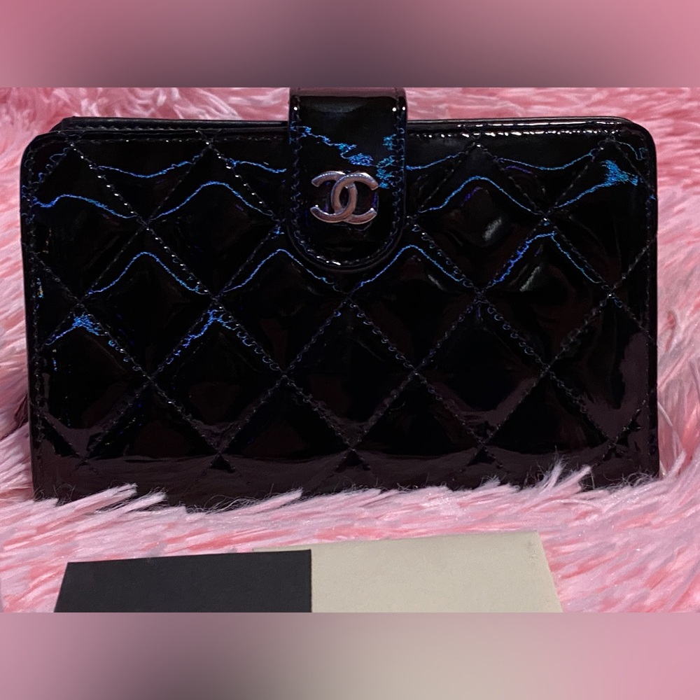 AUTHENTIC CHANEL Malatesse  Patent Leather FRENCH STYLE Compact Bifold Wallet